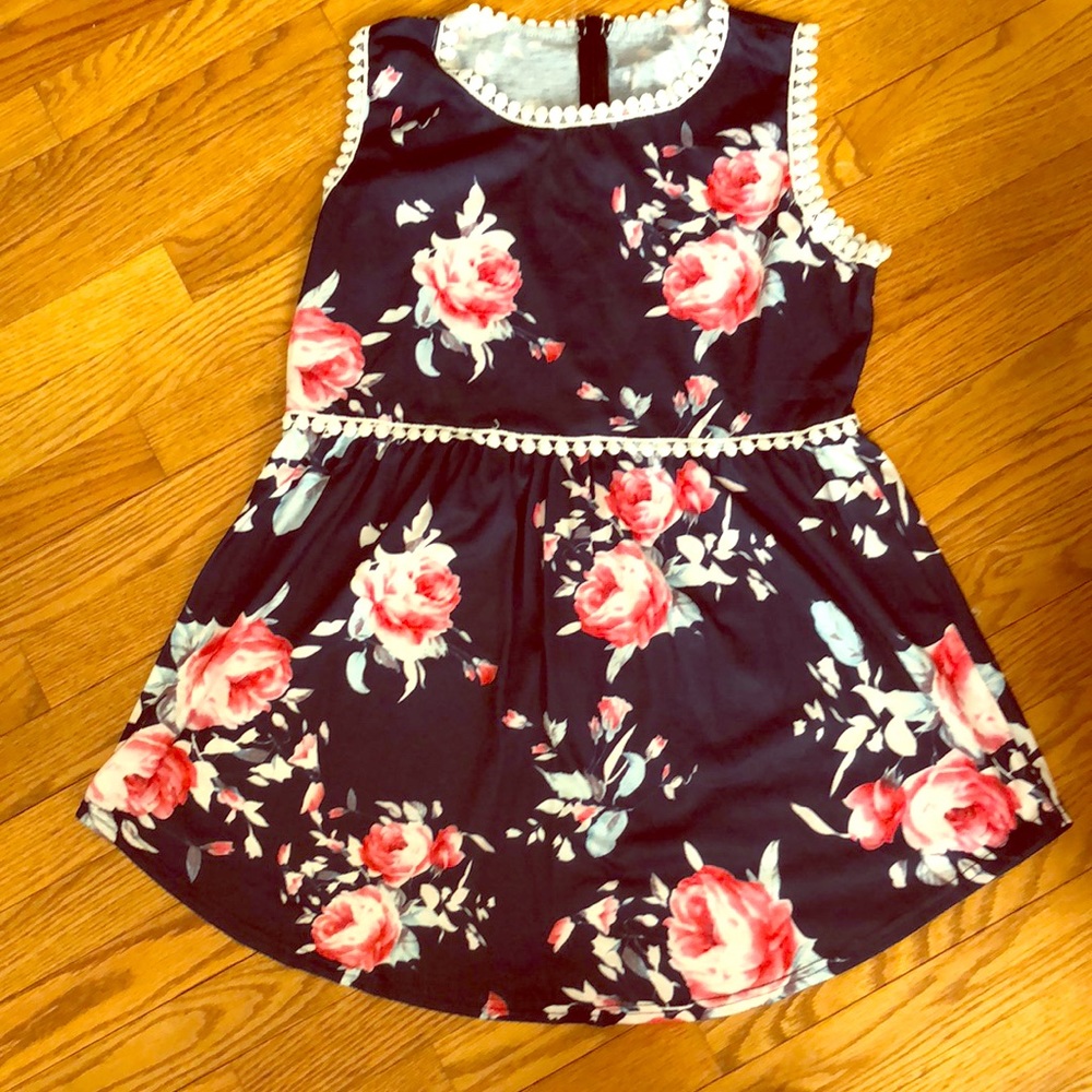 🌸Navy floral tunic🌸